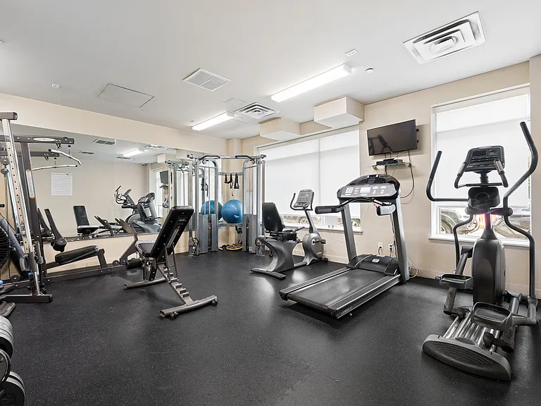 1063 Jackson Ave #7C — Photo 7