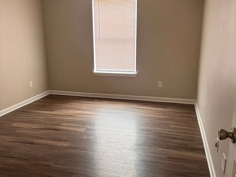 Ashley Place — Photo 10