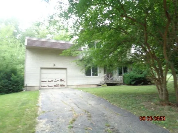 154 S Hickory Ln, Oregon, IL 61061