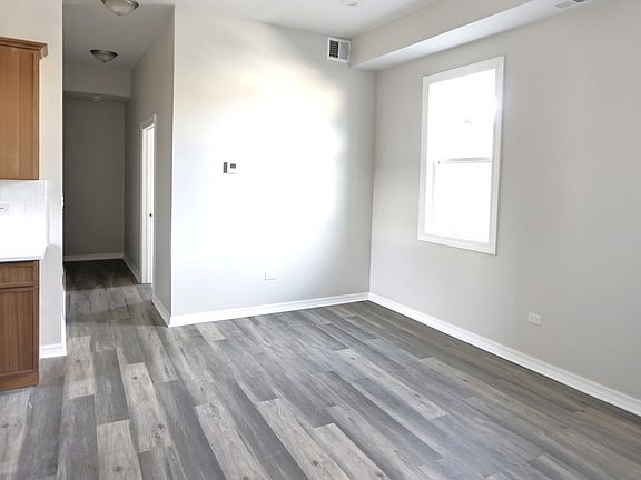 4th image of 3621 S Winchester Ave #2R