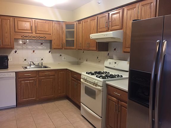 2nd image of 1775 Sussex Walk APT E