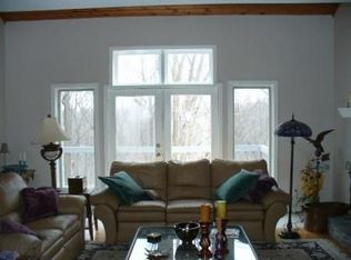 9 Hawthorn Ln, Galena, IL 61036