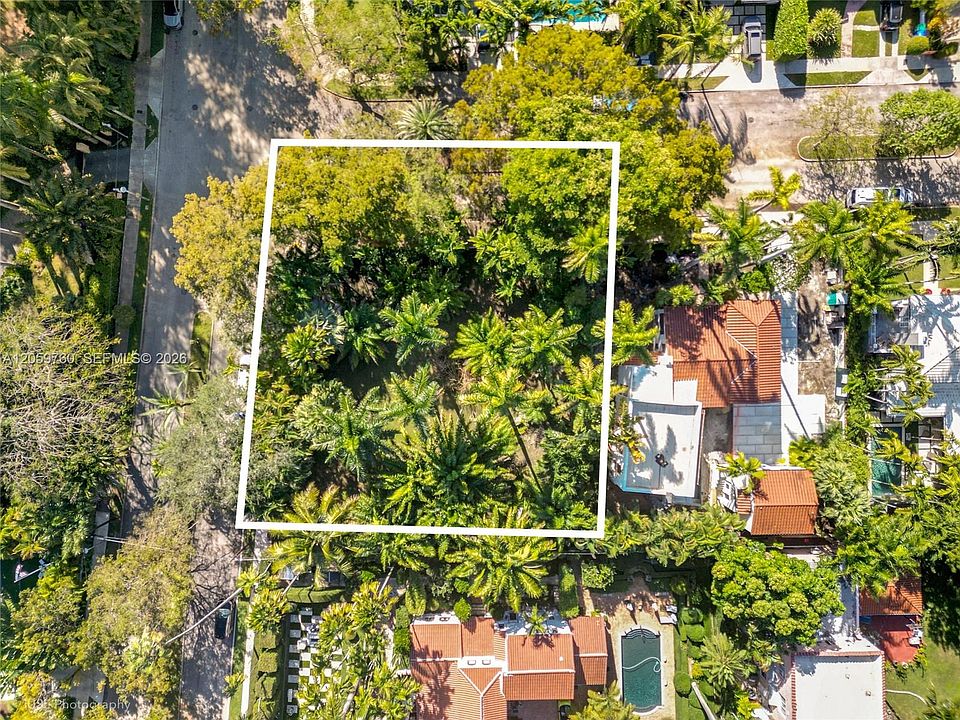1st image of 5810 N Bayshore Dr