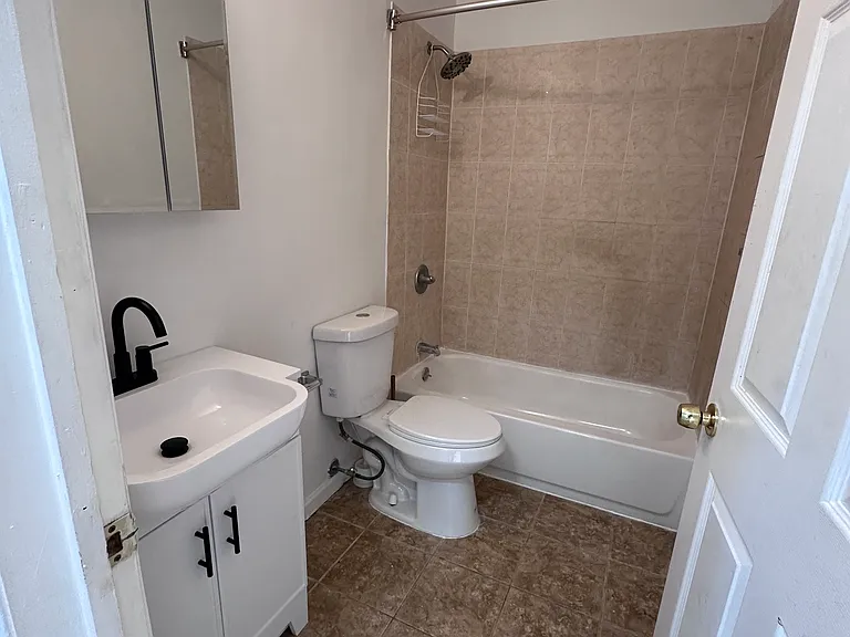 40 Shepard Ave #3 — Photo 1
