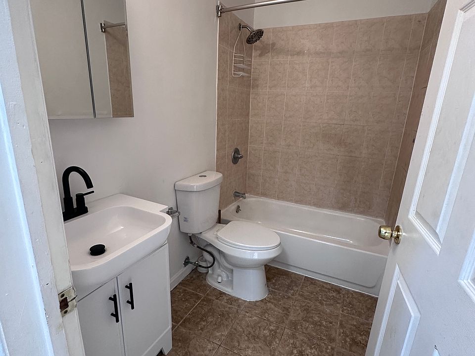 1st image of 40 Shepard Ave Floor 3