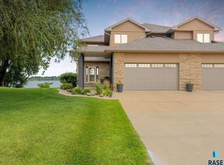 6008 Sunset Blvd, Madison, SD 57042