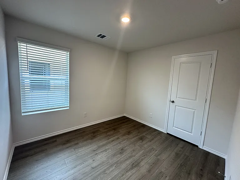 1157 Northfield Dr — Photo 11