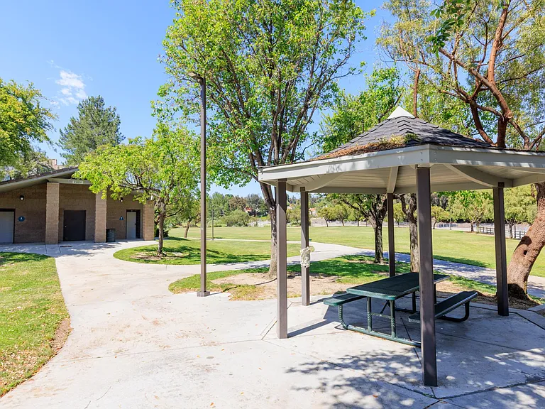 25403 Great Lake Ct — Photo 42