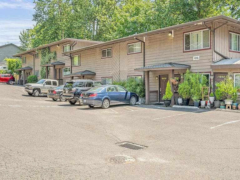 1015 SW Bertha Blvd #5 — Photo 1