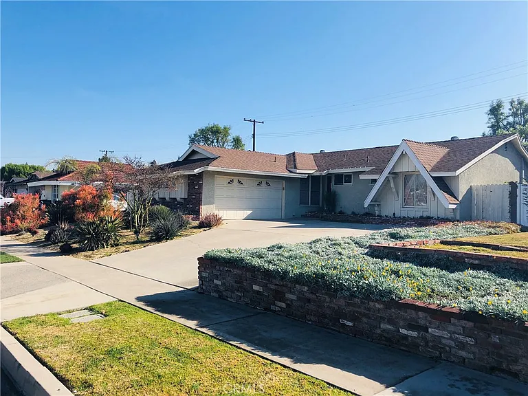 830 Cedarwood Dr — Photo 3