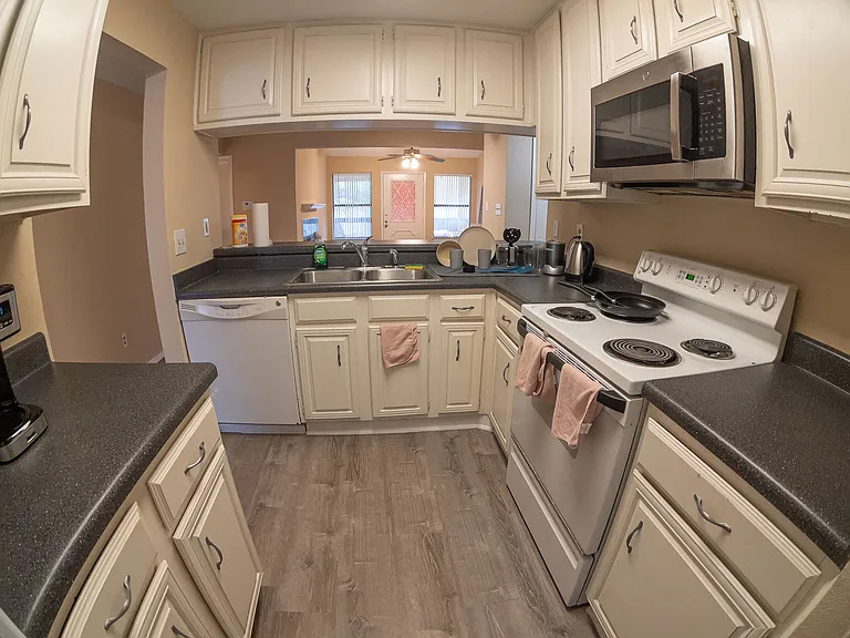 806 W 24th St #334 — Photo 3