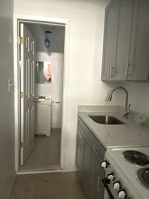 Rented by Perry Associates NYC Inc | media 21