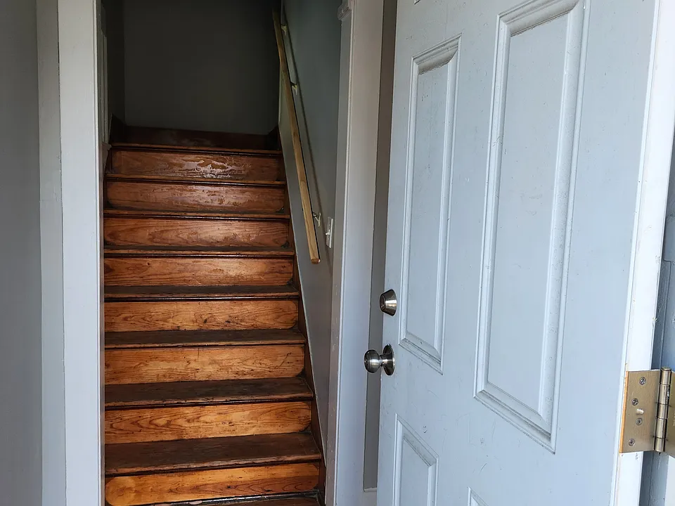409 Bernard St #UP