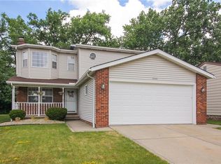 19141 Watercrest Ave, Maple Heights, OH 44137