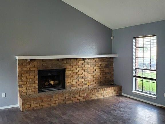 2nd image of 1801 Briarpath Ln