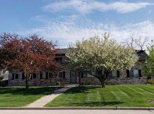 10323 W Whitnall Edge Dr UNIT 203, Franklin, WI 53132