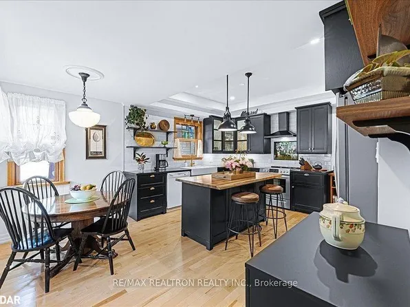 6 Mill St E, Springwater, ON L0L 1V0