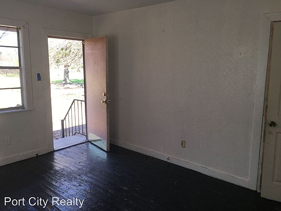 3rd image of 4145 Mayfield St