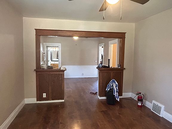 5th image of 803 S 35th St