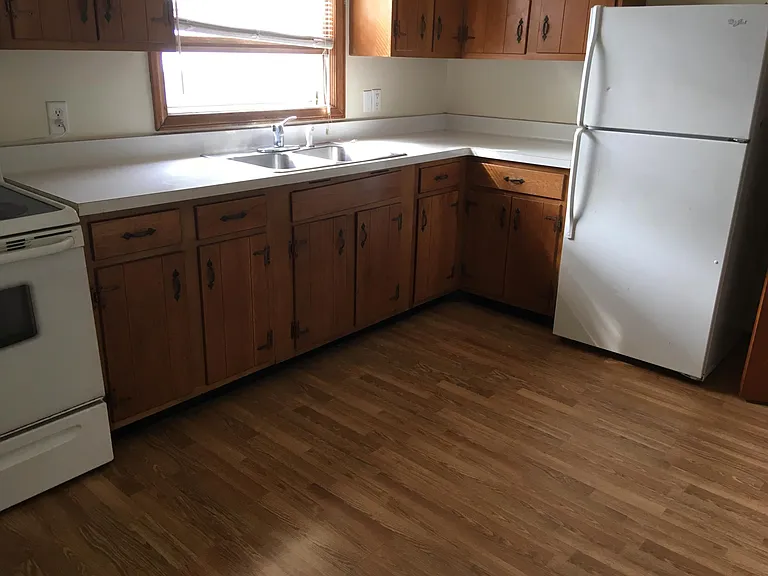 421 W High St — Photo 3