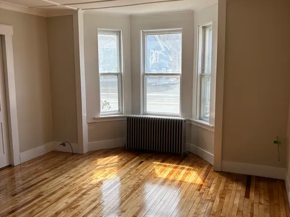 995 Western Ave #1, Brattleboro, VT 05301