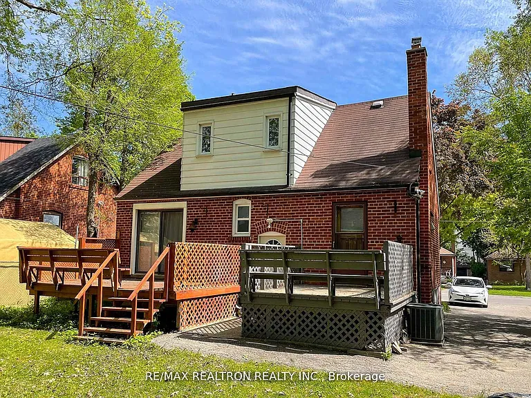 24 Highland Park Blvd — Photo 38