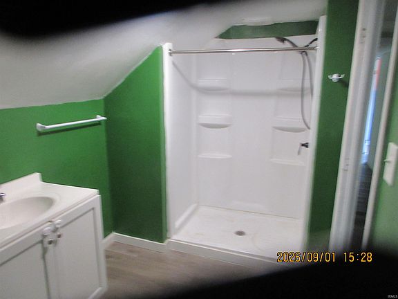 5th image of 910 E Market St