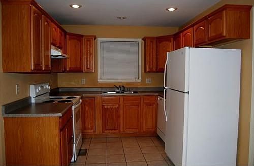 1st image of 621 Hampton Way #1