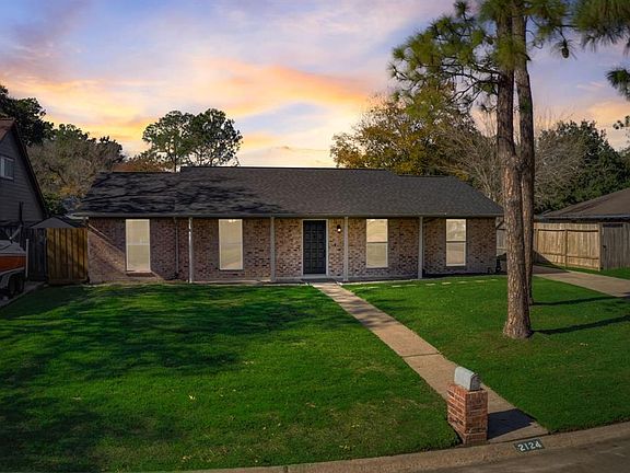 2nd image of 2124 Victoria Court