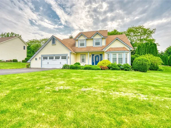 12 Holly Cir, Spencerport, NY 14559