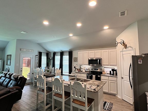 4th image of 4711 Avion Dr