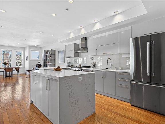 3rd image of 288 C St Unit 4