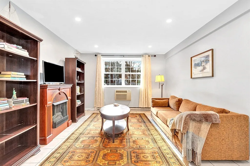 1 bed, 1.0 bath, 641 sqft, $2,250 — Photo 2