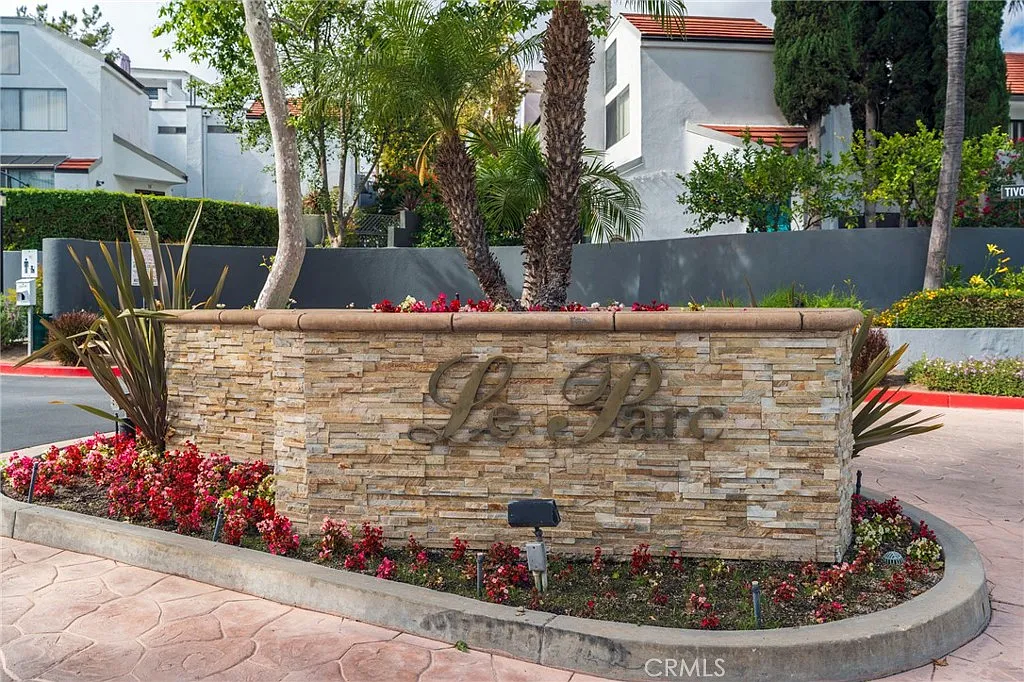 1 bed, 733 sqft, $2,350 — Photo 1