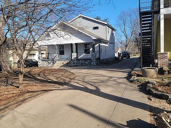 2nd image of 210 S Elliott Ave