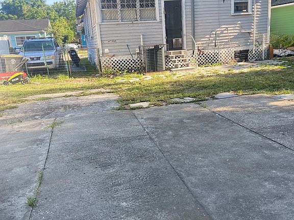 3rd image of 415 W 23rd St