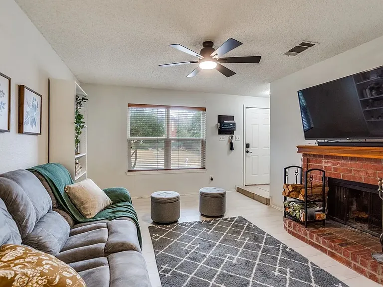 606 Bandera St — Photo 23