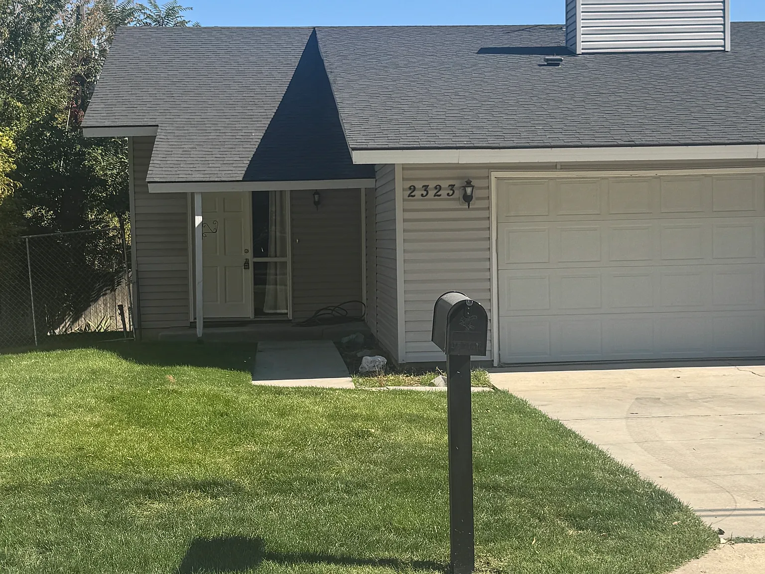 2 bed, 2.5 bath, 2029 sqft, $1,700 — Photo 1