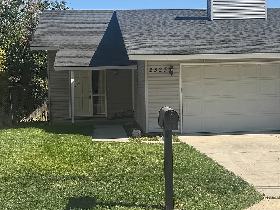 2323 Ray Ave #2323