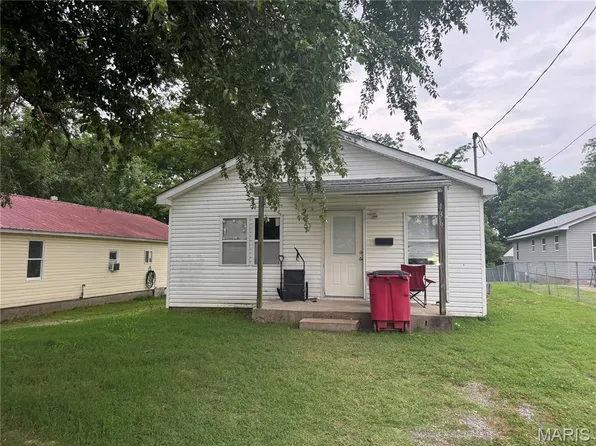 136 N 6th St, Sikeston, MO 63801