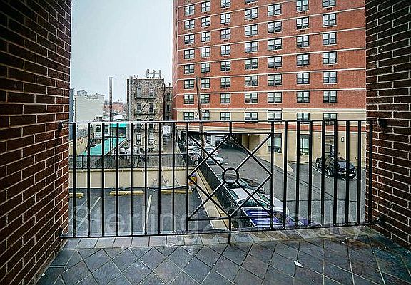 2nd image of 2821 Astoria Blvd #2D