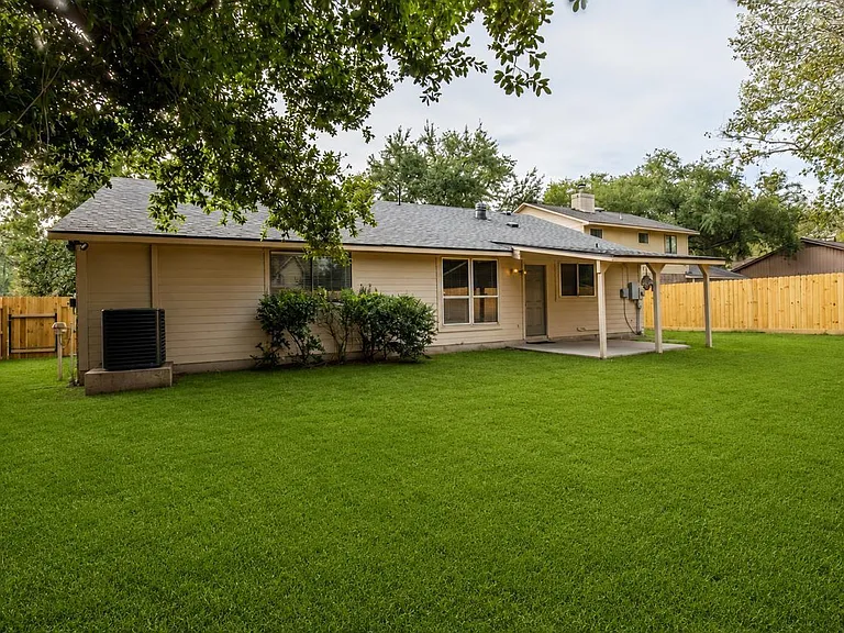 3919 Wintergreen Dr — Photo 16