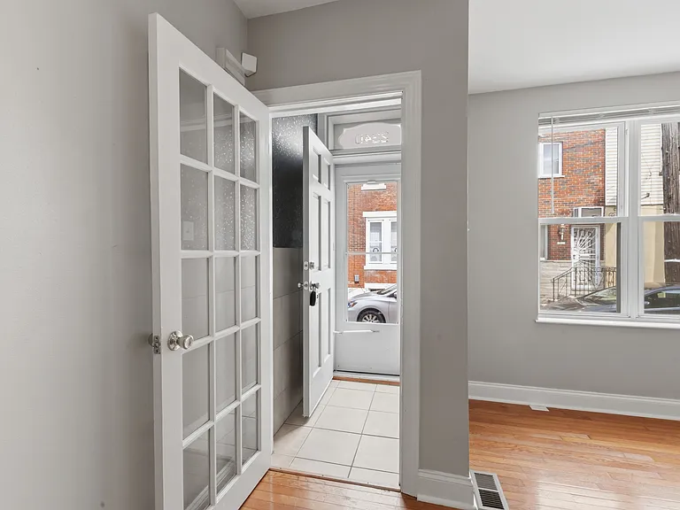2340 S Hutchinson St — Photo 9