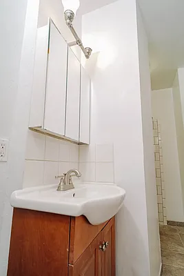 Rented by Dom & E Property Management | media 17