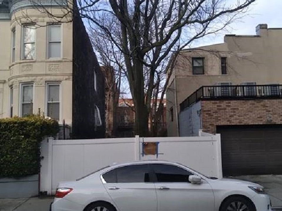 1st image of 1685 Union St