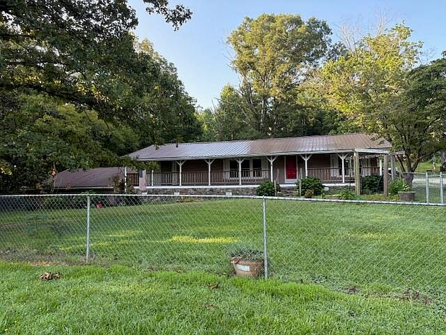 1st image of 40 Quiet Hollow Ln
