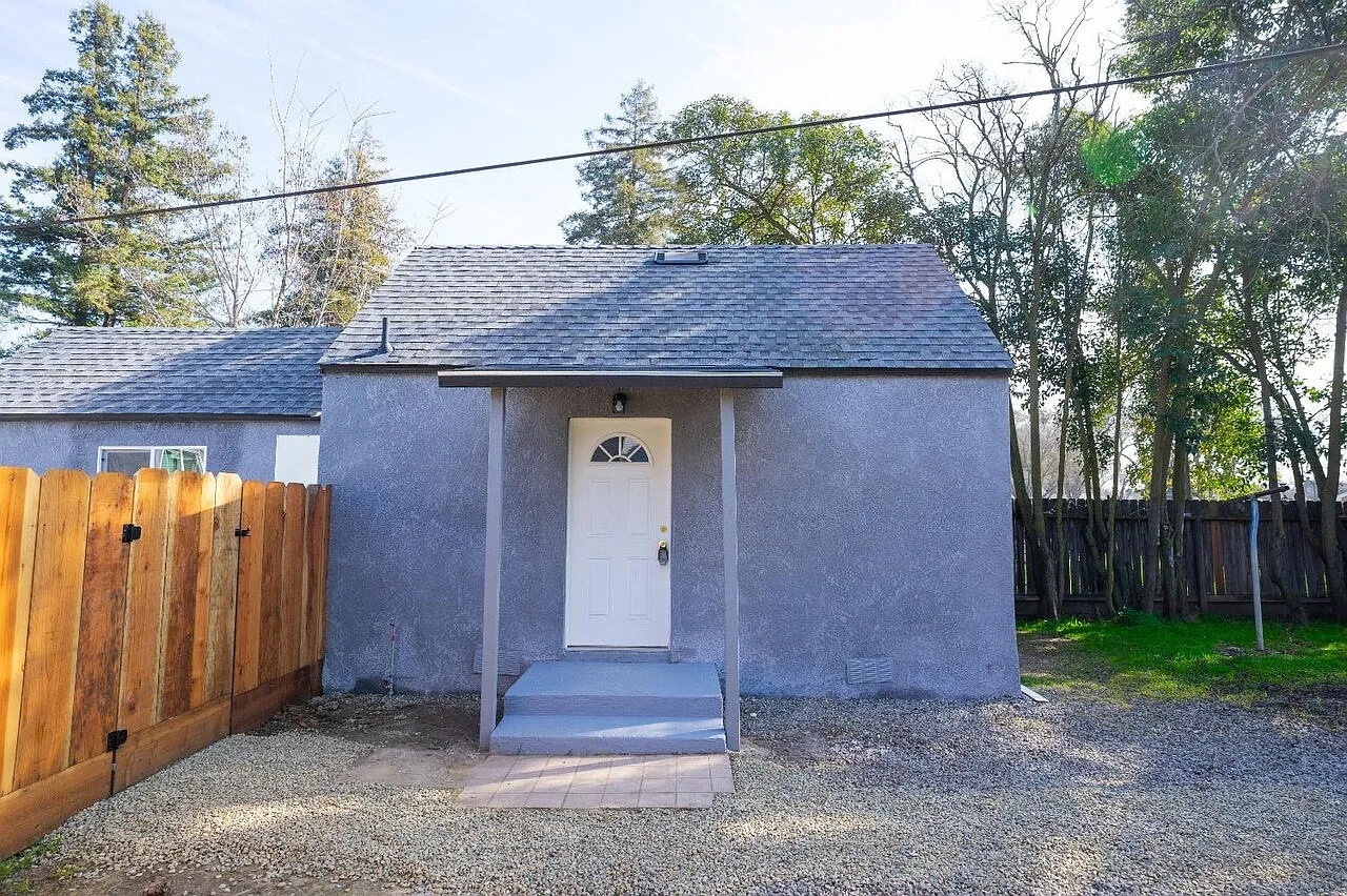 1 bed, 1.0 bath, 650 sqft, $1,200 — Photo 1