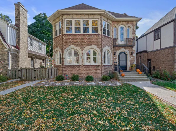 611 East Lake View AVENUE #A, Whitefish Bay, WI 53217