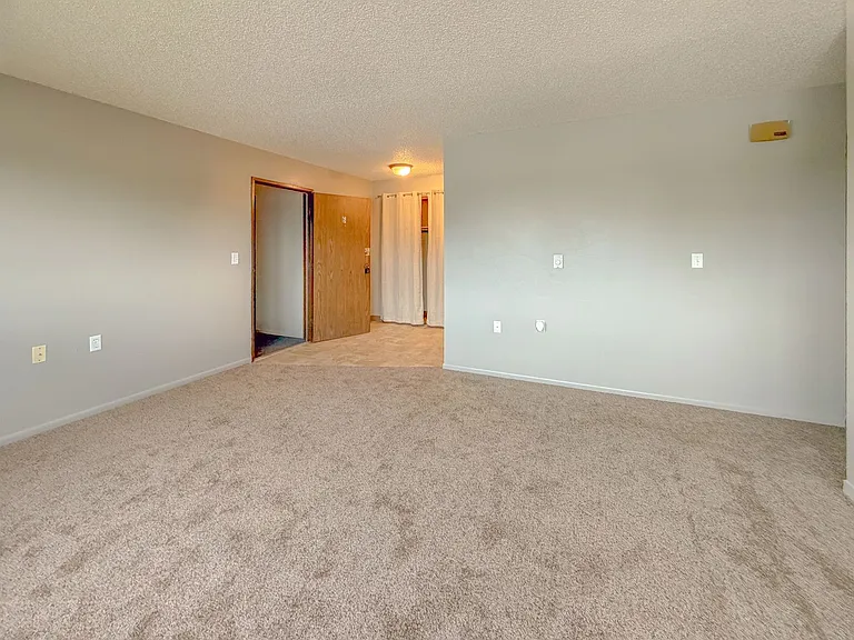 408 E Dawn St — Photo 13