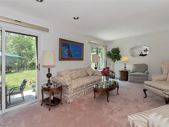 4th image of 586 Wilkes Ln #241